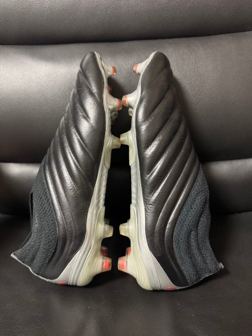 adidas サッカーシューズ・スパイク ブラック/レッド