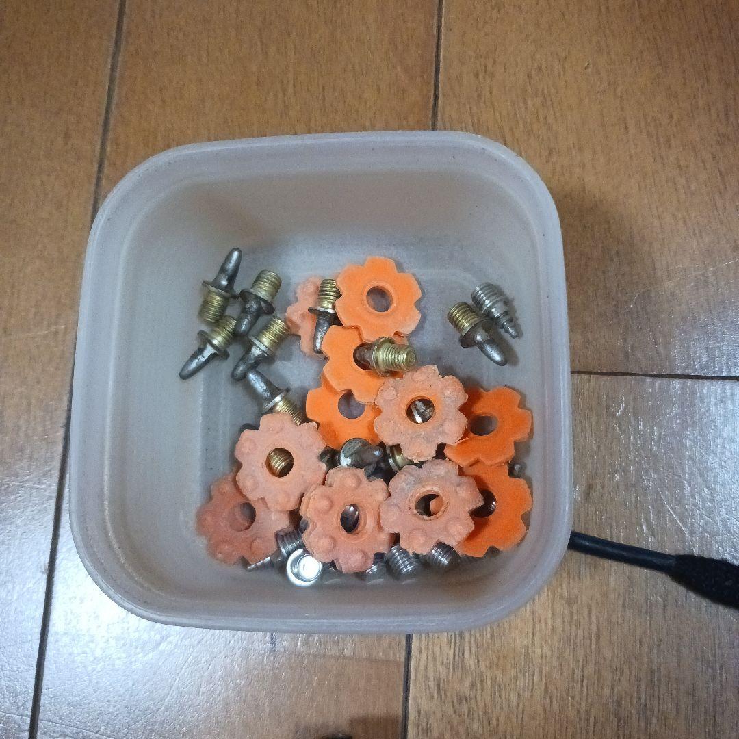 陸上使うシューズです　釘つきです