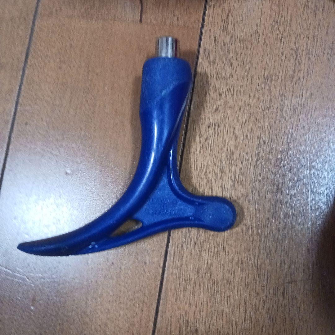 陸上使うシューズです　釘つきです