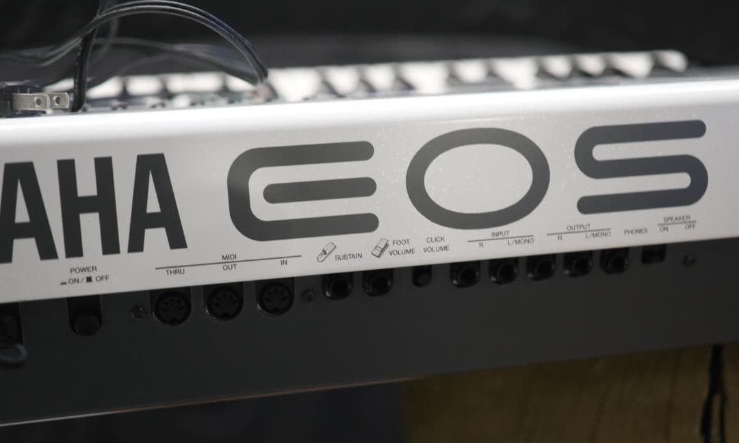 美品Yamaha EOS B700 シンセサイザー 61鍵盤