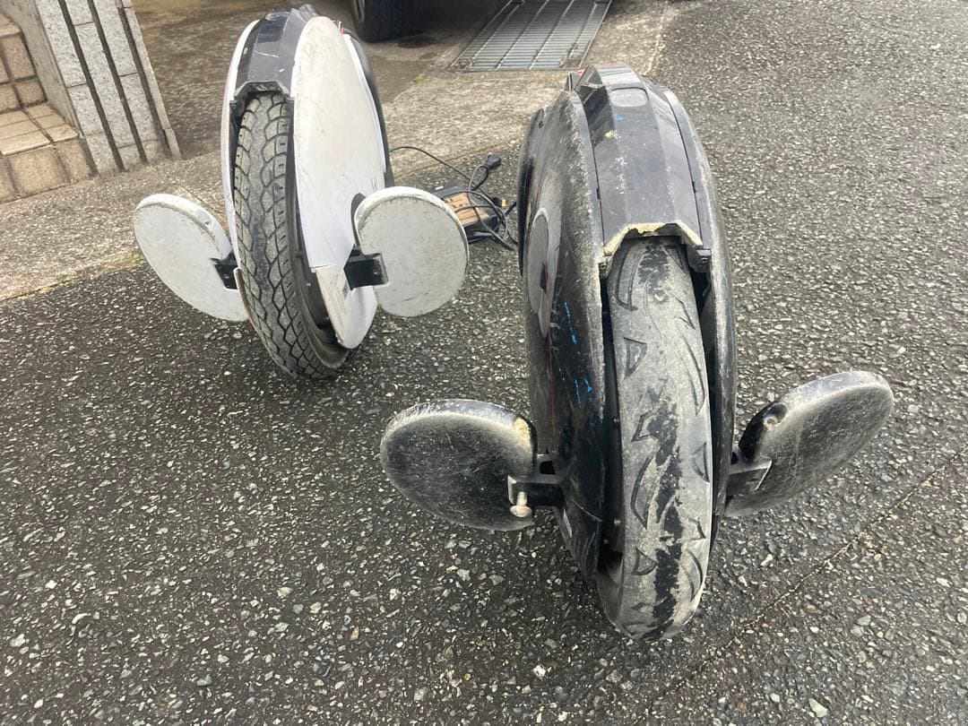 電動一輪車　インモーション V5D 2台セット　 白と黒