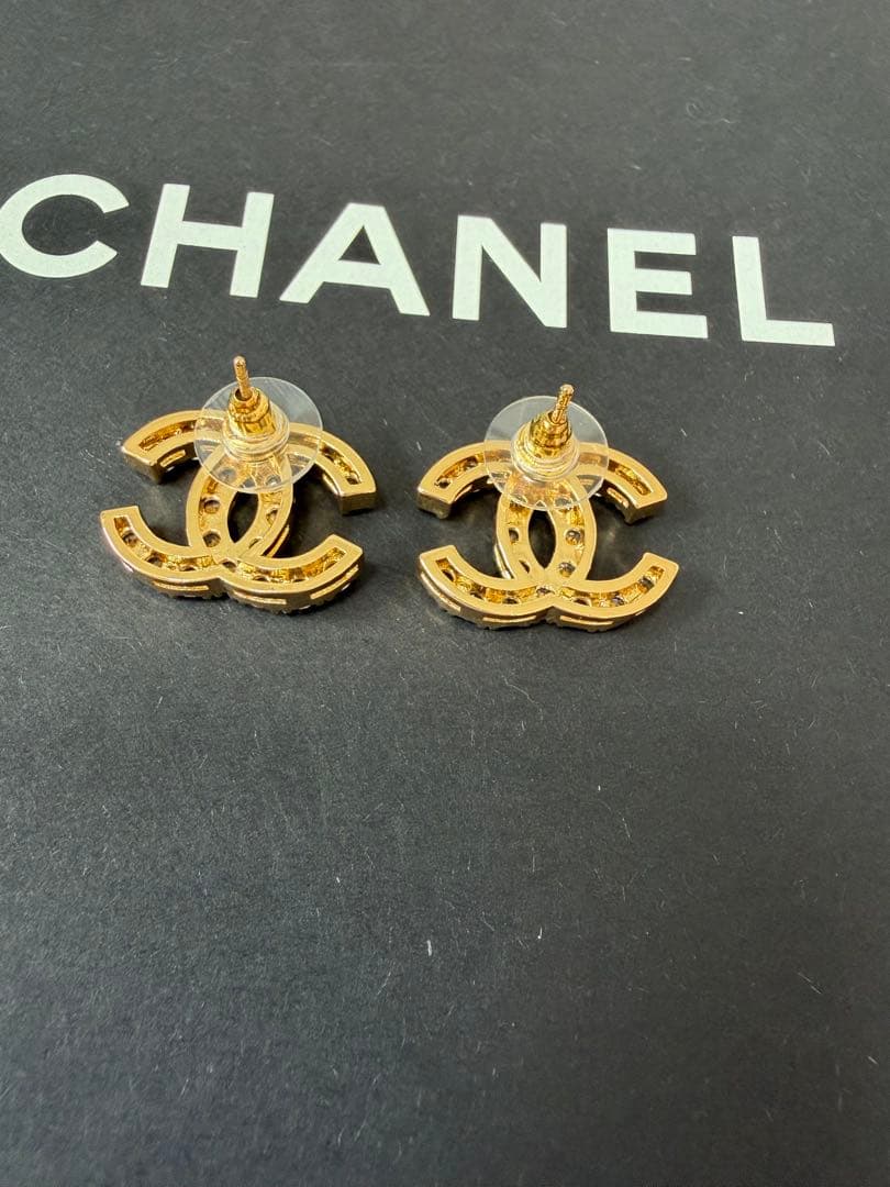 CHANEL ダブルCロゴ クリスタル ゴールドピアス