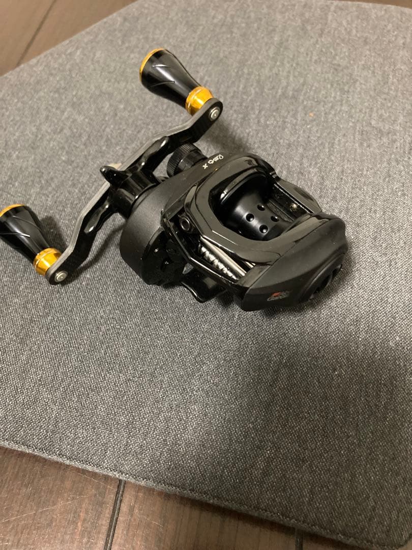REVO X ベイトリール　社外ハンドル