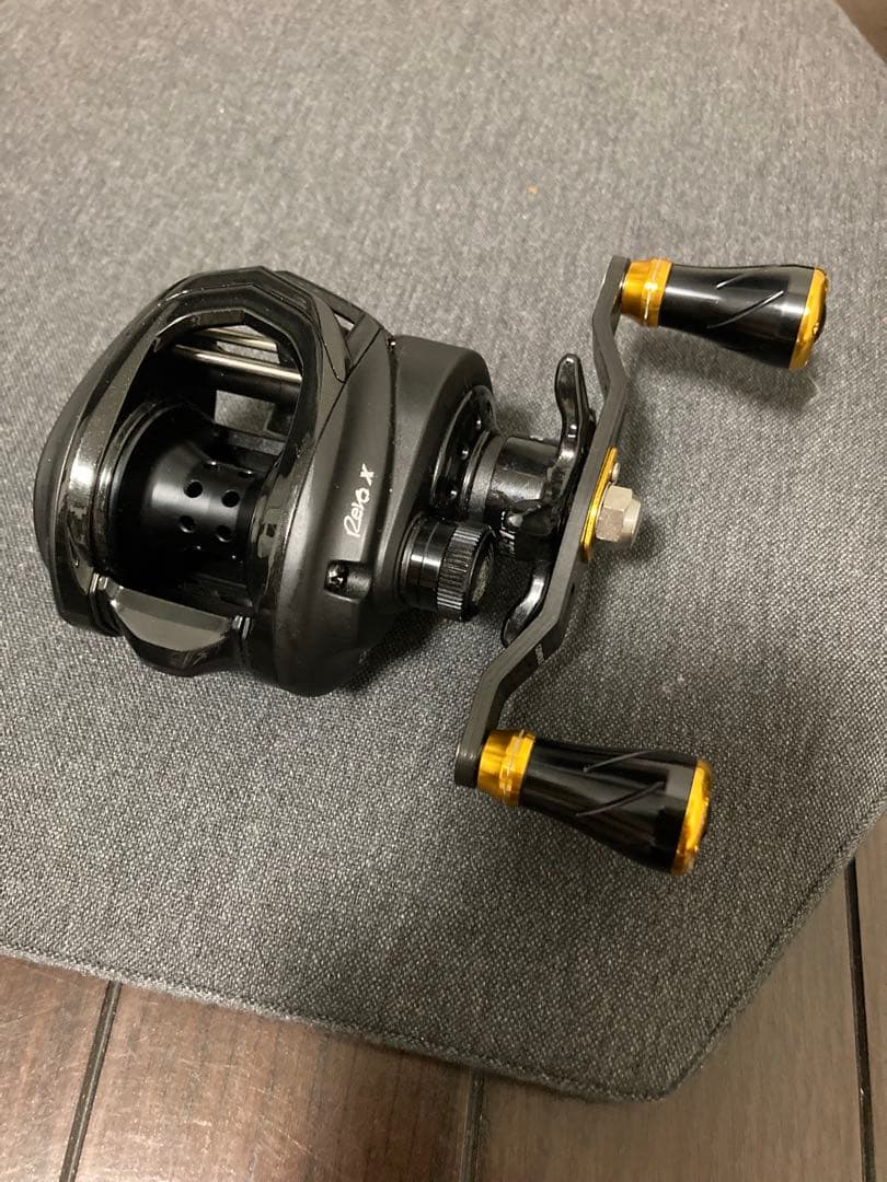 REVO X ベイトリール　社外ハンドル