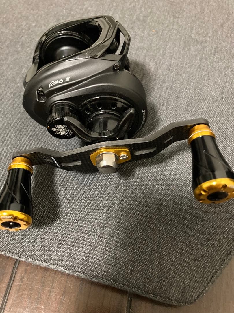 REVO X ベイトリール　社外ハンドル