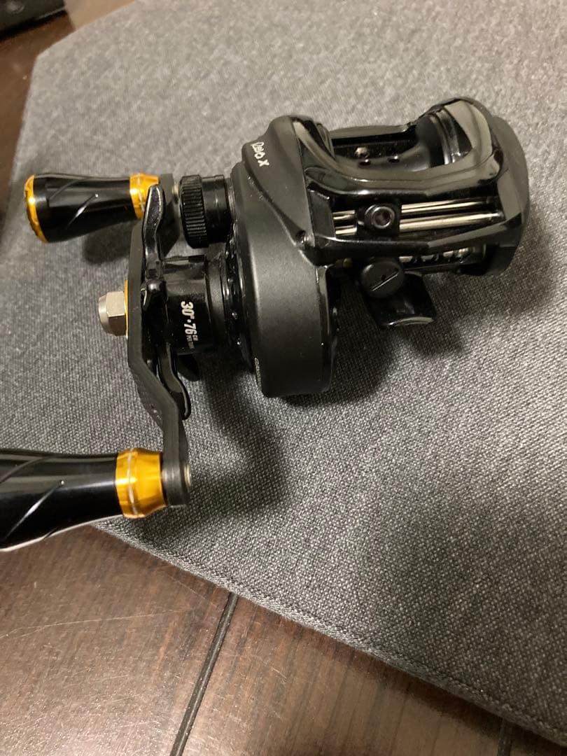 REVO X ベイトリール　社外ハンドル