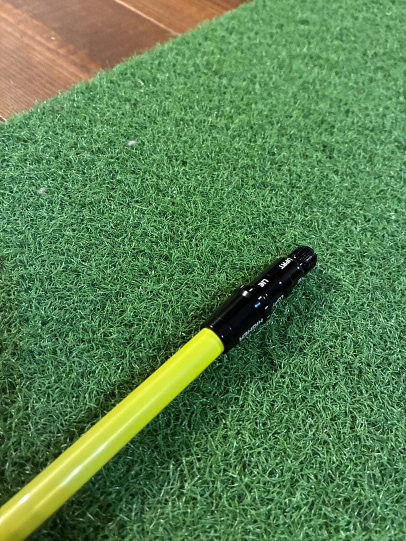 グリップ新品⭐️ATTAS 3⭐️テーラーメイド　ドライバー用シャフトシャフト