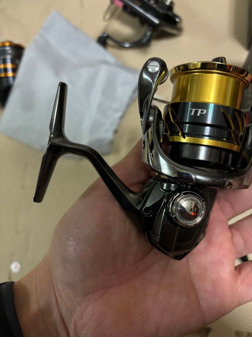 SHIMANO TWIN POWER C2000SHG スピニングリール