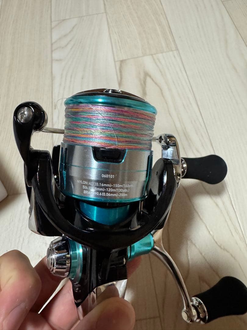 【美品】ダイワ　エメラルダス　Daiwa 2500S-H-DH リール