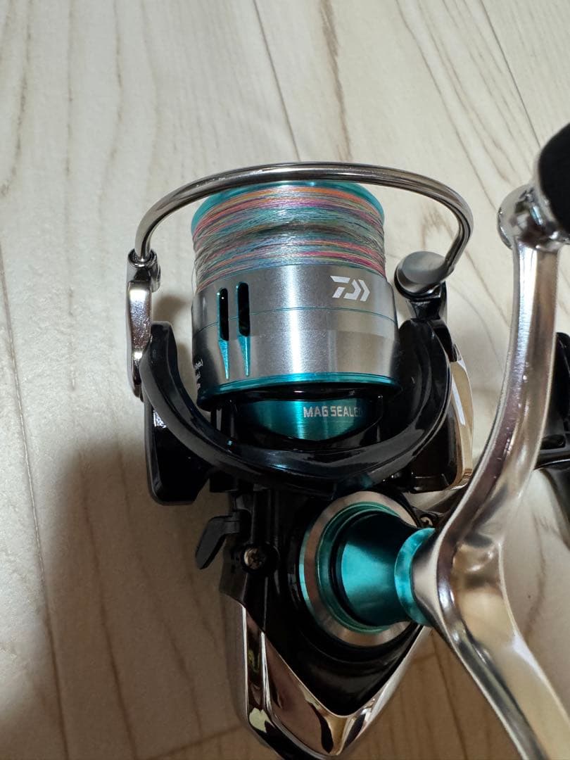 【美品】ダイワ　エメラルダス　Daiwa 2500S-H-DH リール