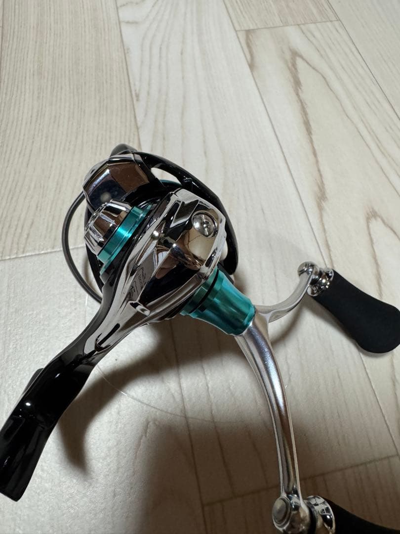 【美品】ダイワ　エメラルダス　Daiwa 2500S-H-DH リール