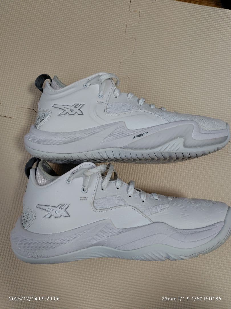 ノヴァサージロー2 美品25.5㎝　asics nova surge low 2