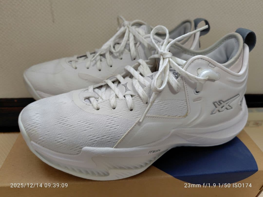 ノヴァサージロー2 美品25.5㎝　asics nova surge low 2