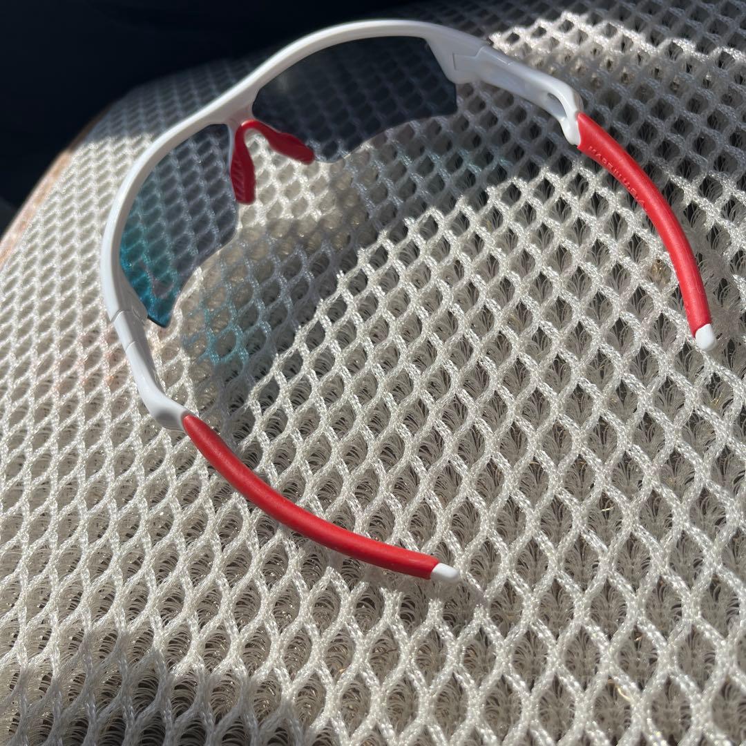 Oakley Radar EV 偏光サングラス ホワイト/レッド
