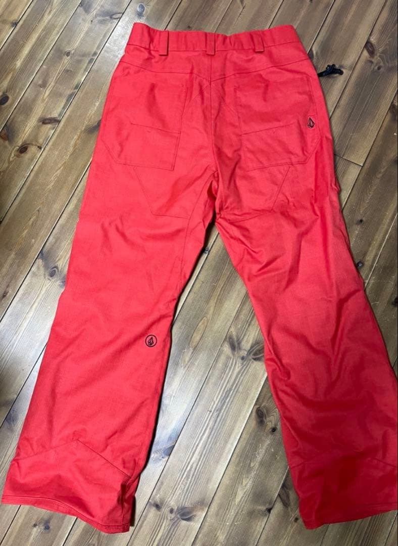 VOLCOM レッドスノーボードパンツ