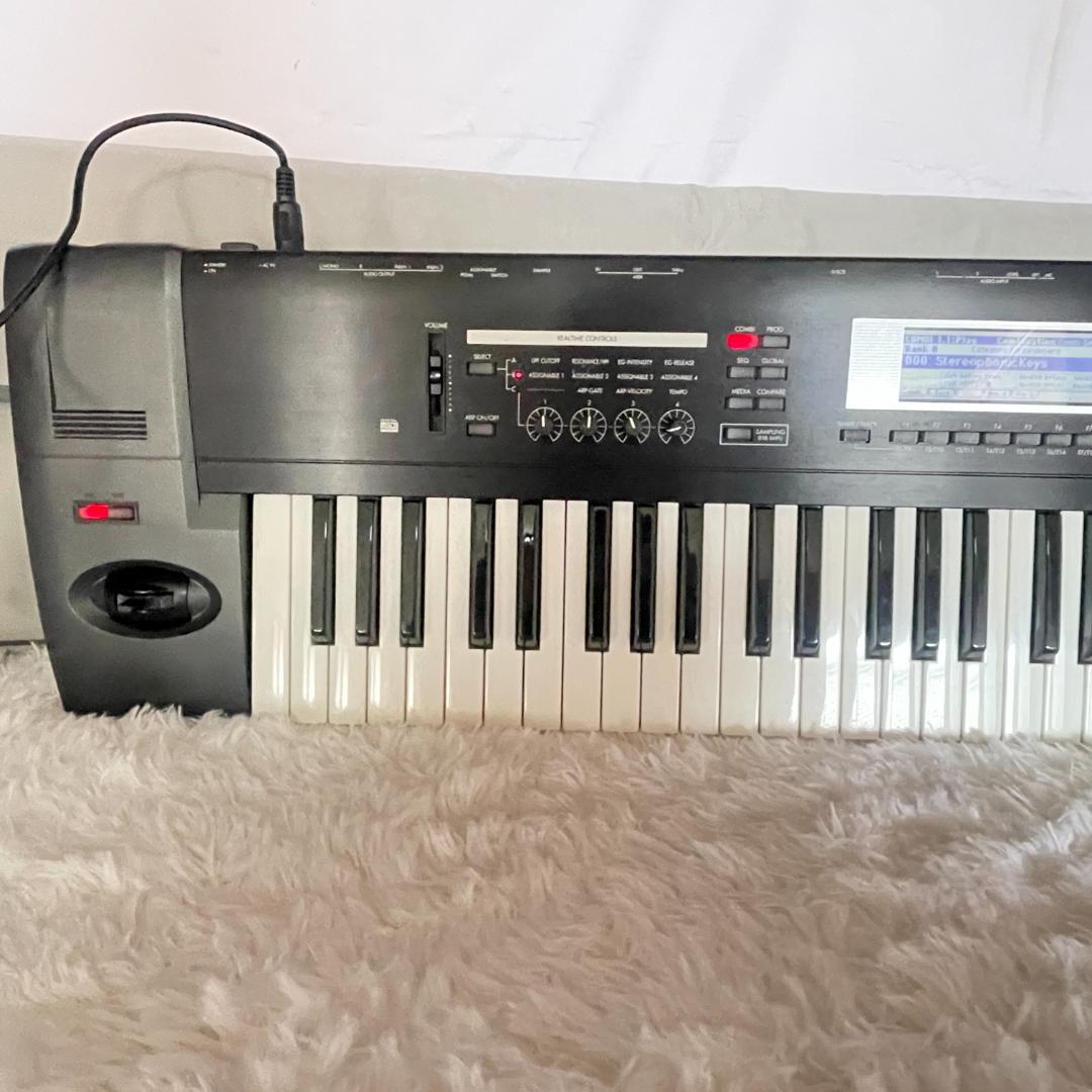 KORG TR76 シンセサイザー