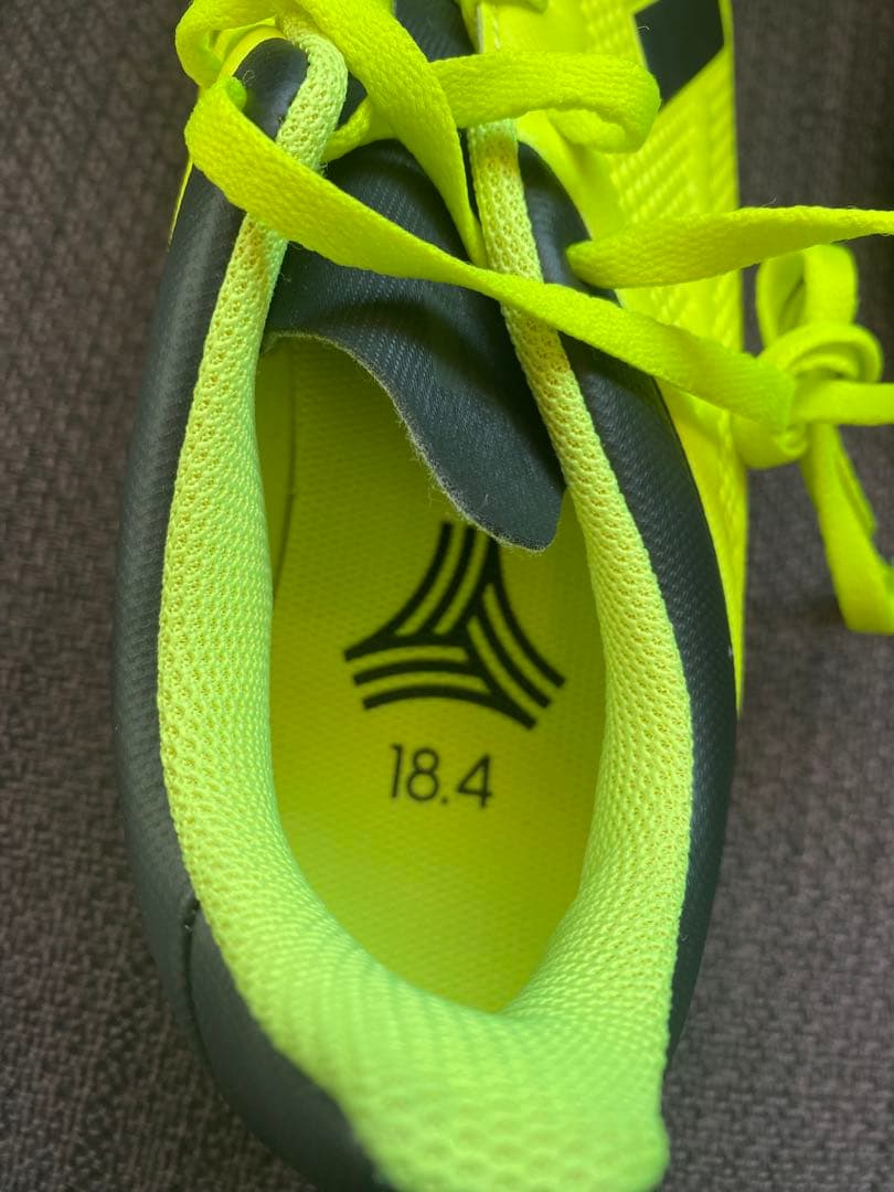 adidas 18.4 蛍光イエロー サッカーシューズ　サッカースパイク