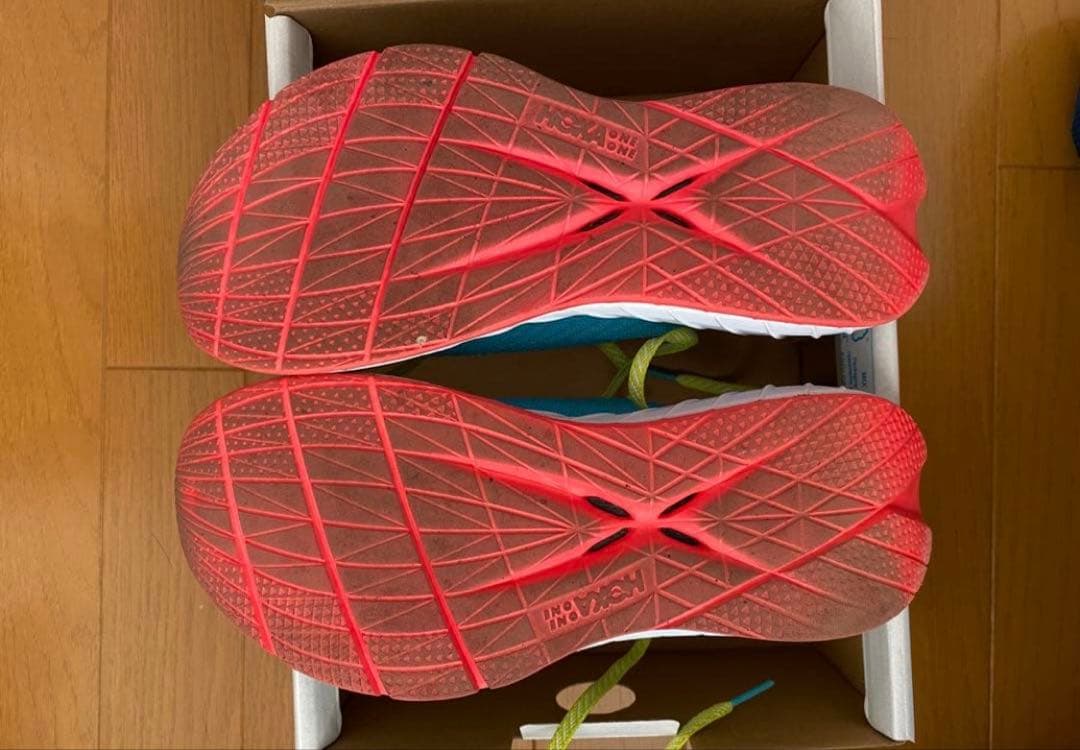 HOKA ONE ONE CARBON Ｘ3