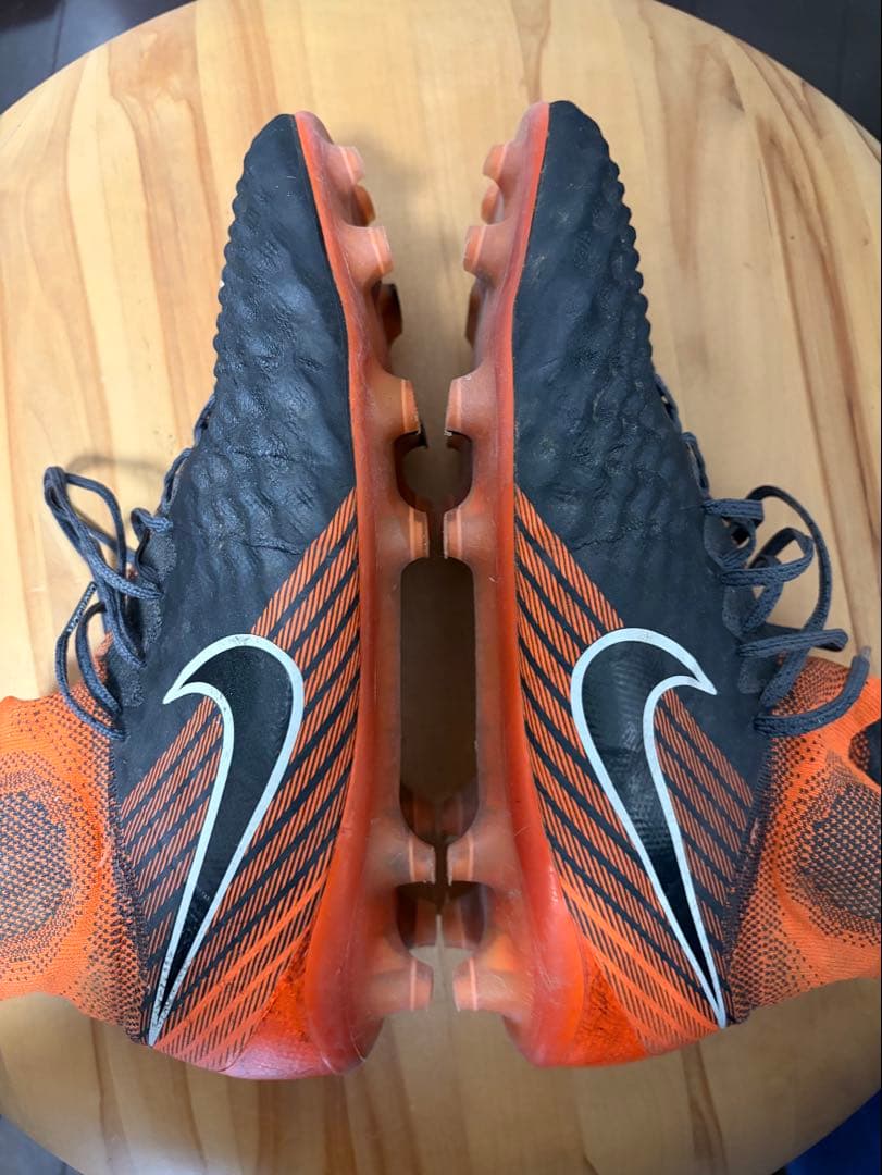 サッカースパイク　マジスタ　ナイキ