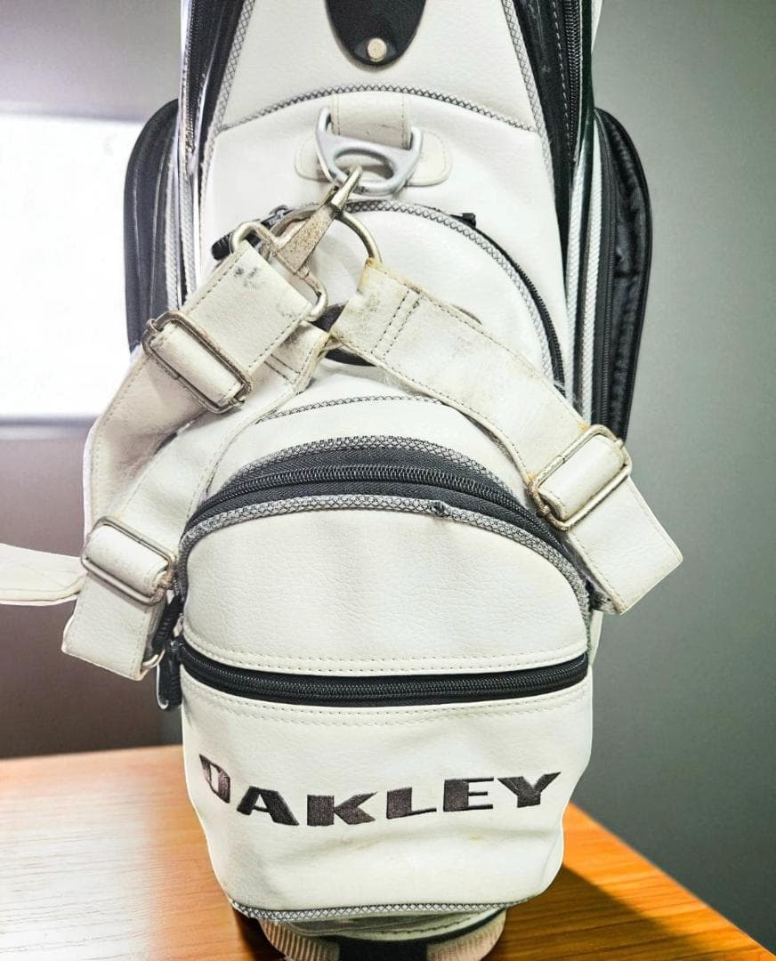 ライズ送料無料/美品Oakley ゴルフキャディバッグ ホワイト・ブラック