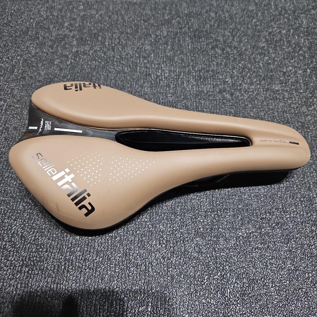 selle italia rovus　evo サドル ベージュ