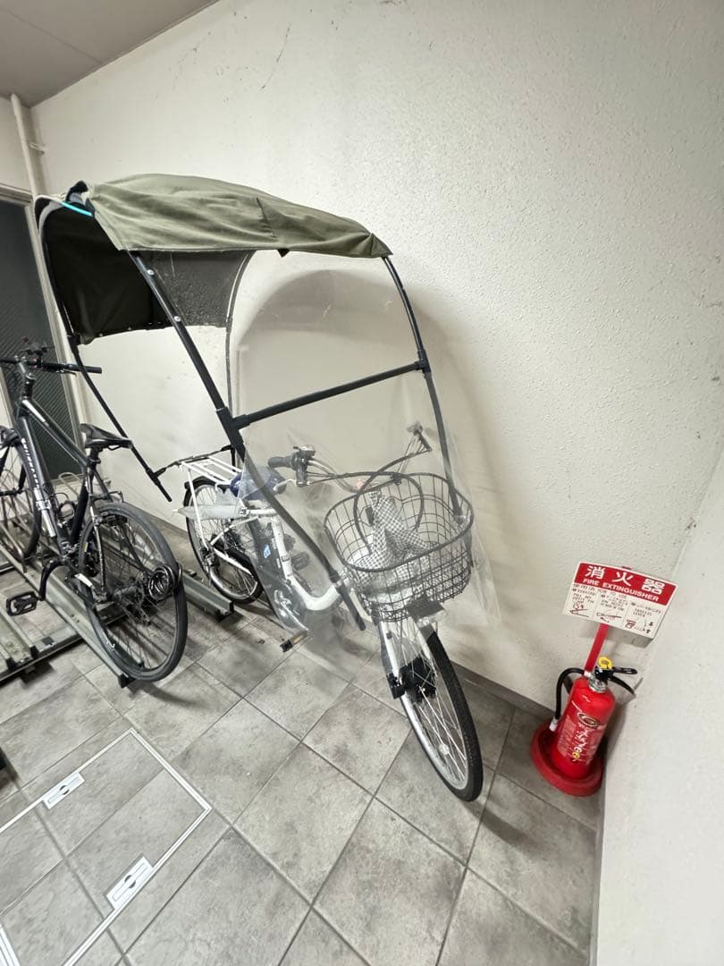 【送料無料】屋根付き電動アシスト自転車 ホワイト/カーキ　ヤマハRIN