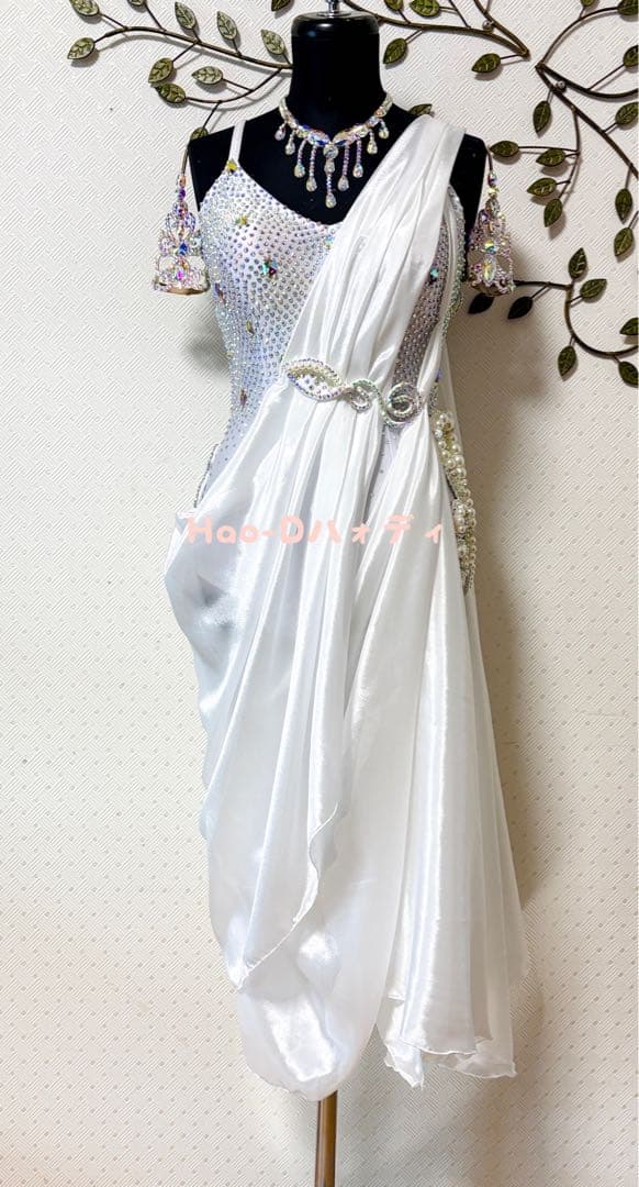 新品★ドレス★M★社交ダンス★光沢★ドレープ★競技会★ホワイト★ルンバ★スムース