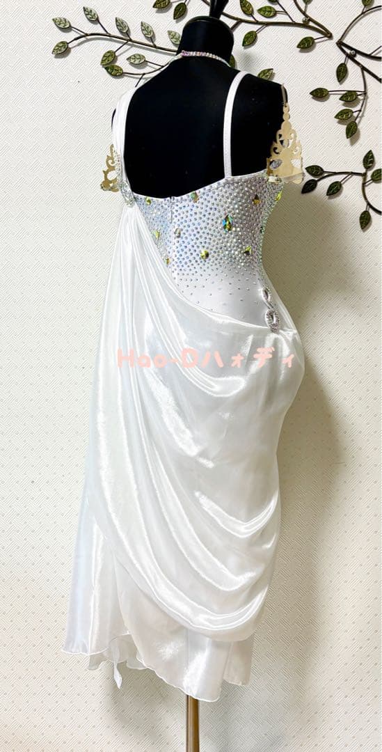 新品★ドレス★M★社交ダンス★光沢★ドレープ★競技会★ホワイト★ルンバ★スムース