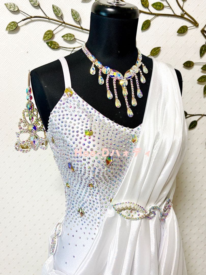 新品★ドレス★M★社交ダンス★光沢★ドレープ★競技会★ホワイト★ルンバ★スムース