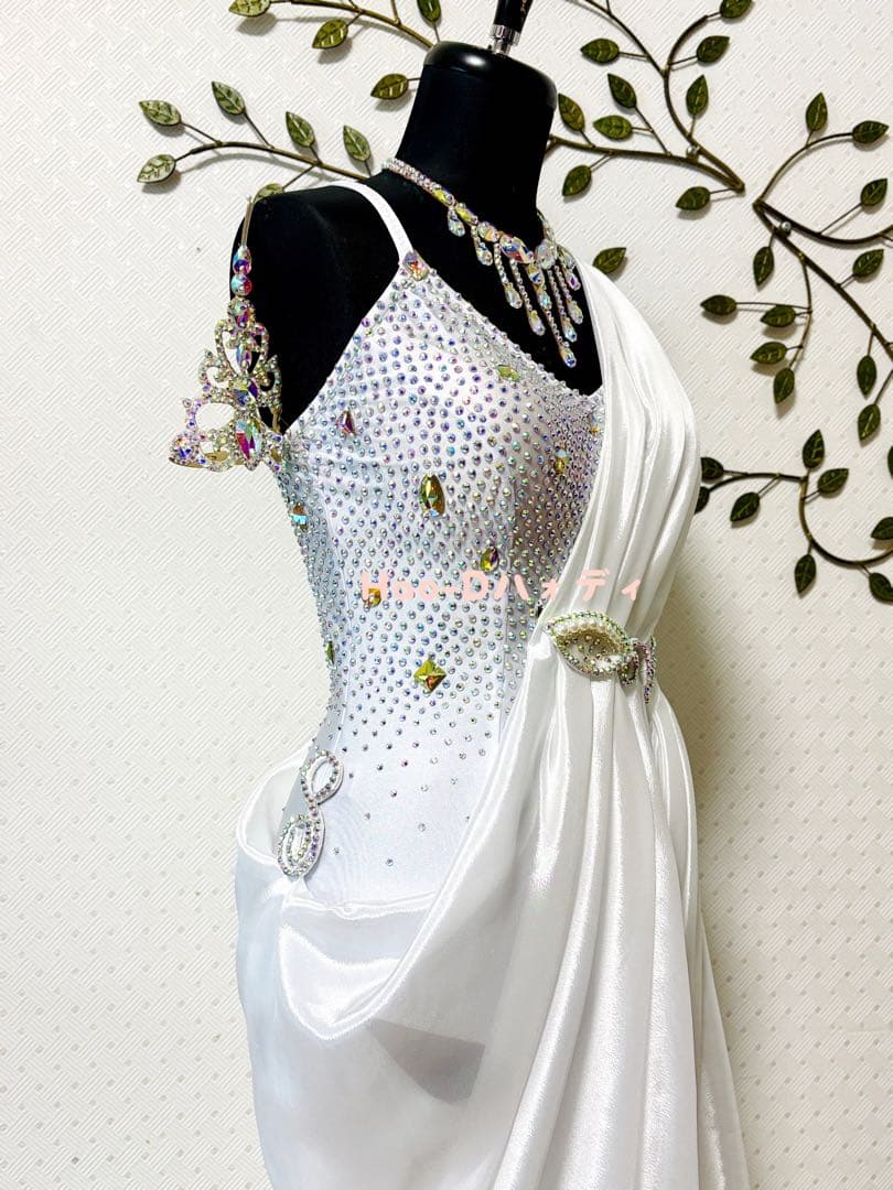 新品★ドレス★M★社交ダンス★光沢★ドレープ★競技会★ホワイト★ルンバ★スムース