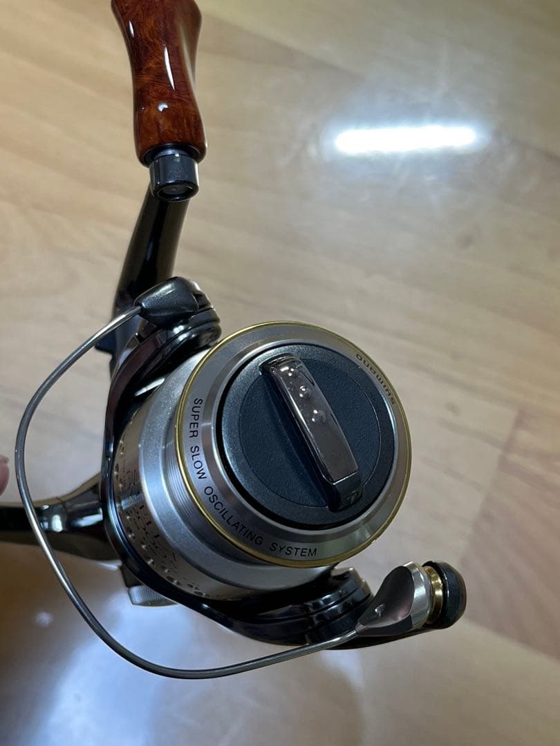 シマノ 01ステラ FW 2000S わたらせ樹脂工房花梨ノブ付き