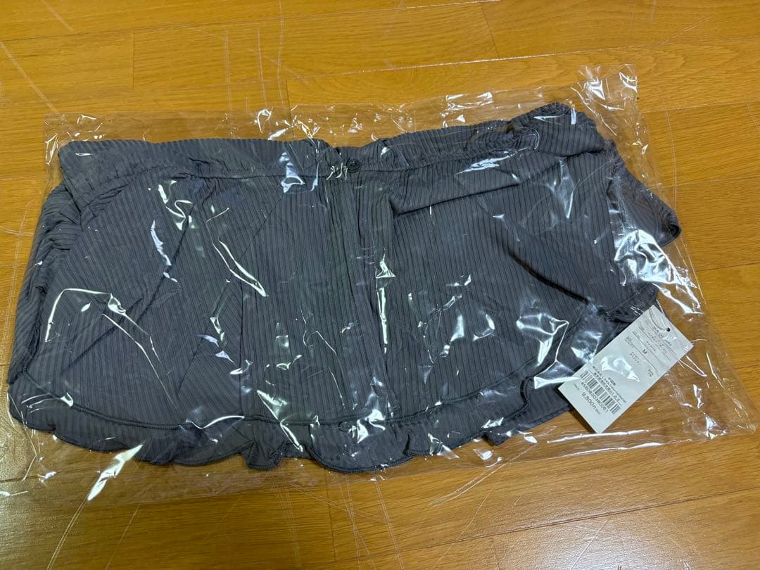 新品未使用タグ付き　SUKALA ルーシュドペプラムカーディガン　M