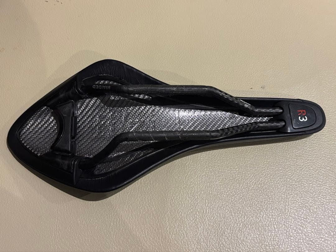 fizik Arione R3 Braided カーボンレール　レギュラー幅
