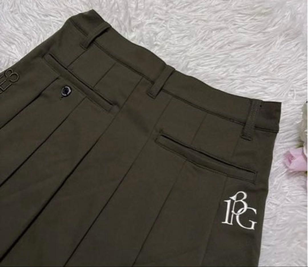 1PIU1UGUALE3 GOLF ウノピゥウ ミニスカートカーキ系 刺繍　M