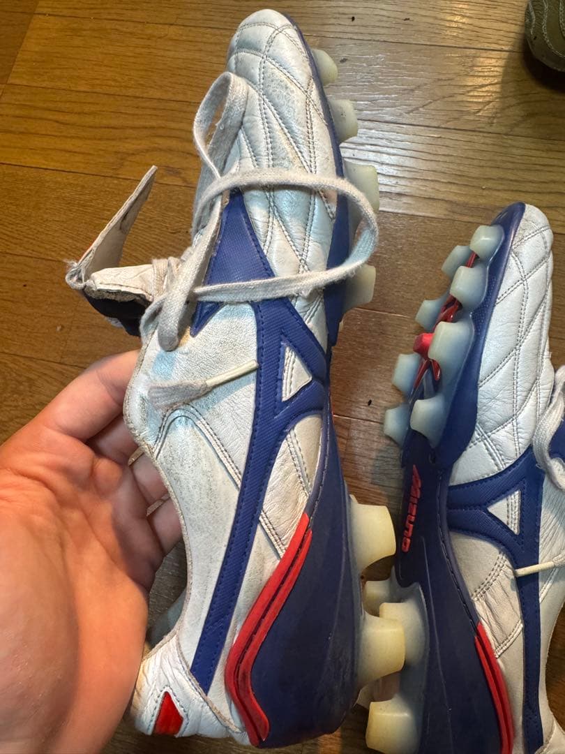 Mizuno サッカーシューズ ホワイト/ブルー/レッド モレリアウェーブ