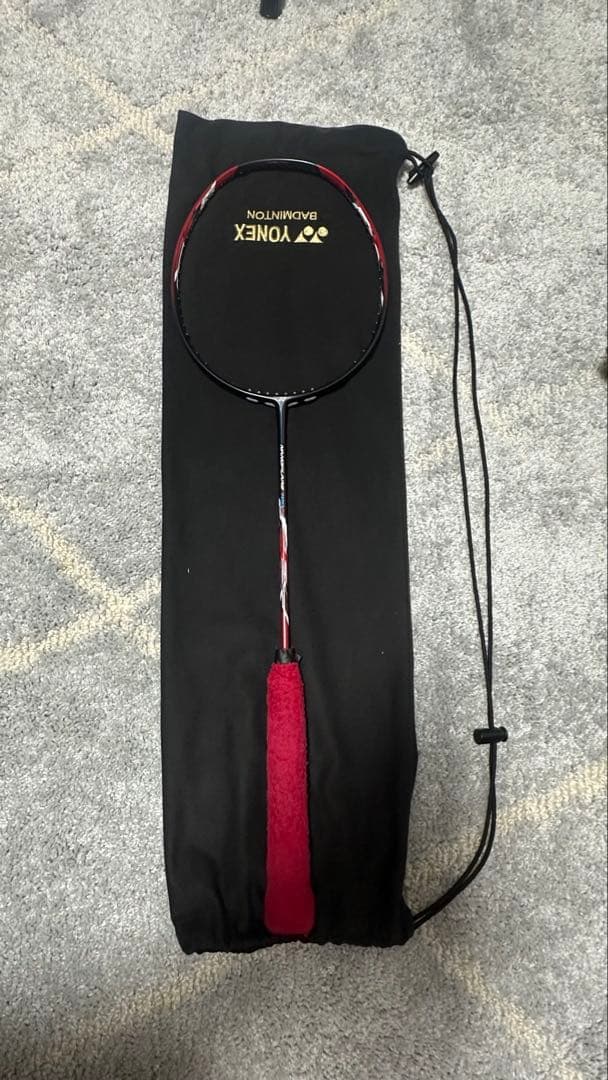 YONEX バドミントンラケット レッド/ブラック