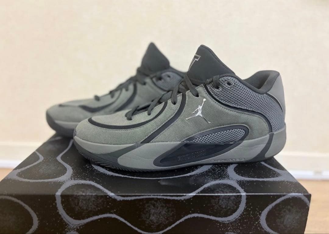 Jordan テイタム 4 スモークグレー バスケットボールシューズ