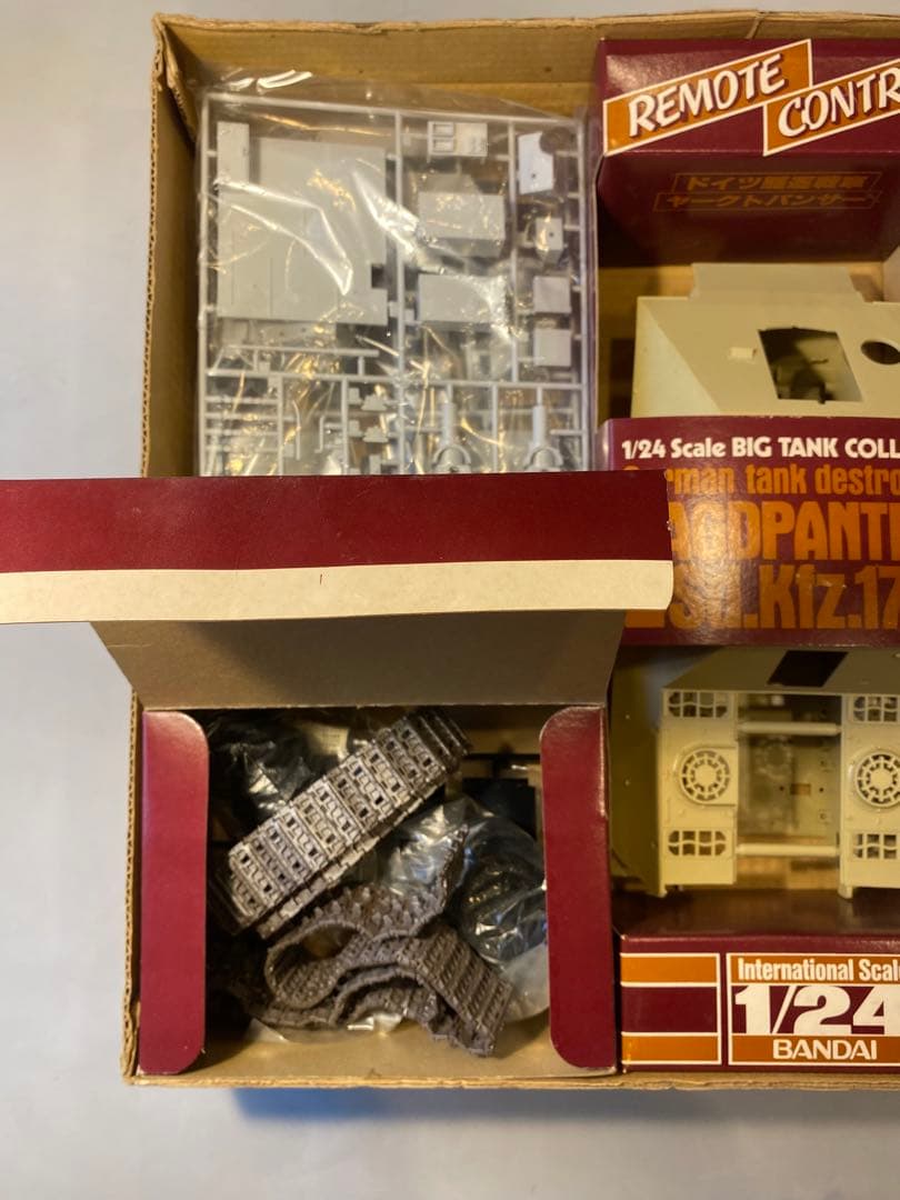 昭和レトロ バンダイ 1/24 ヤークトパンター ヴィンテージ　迫力の箱絵