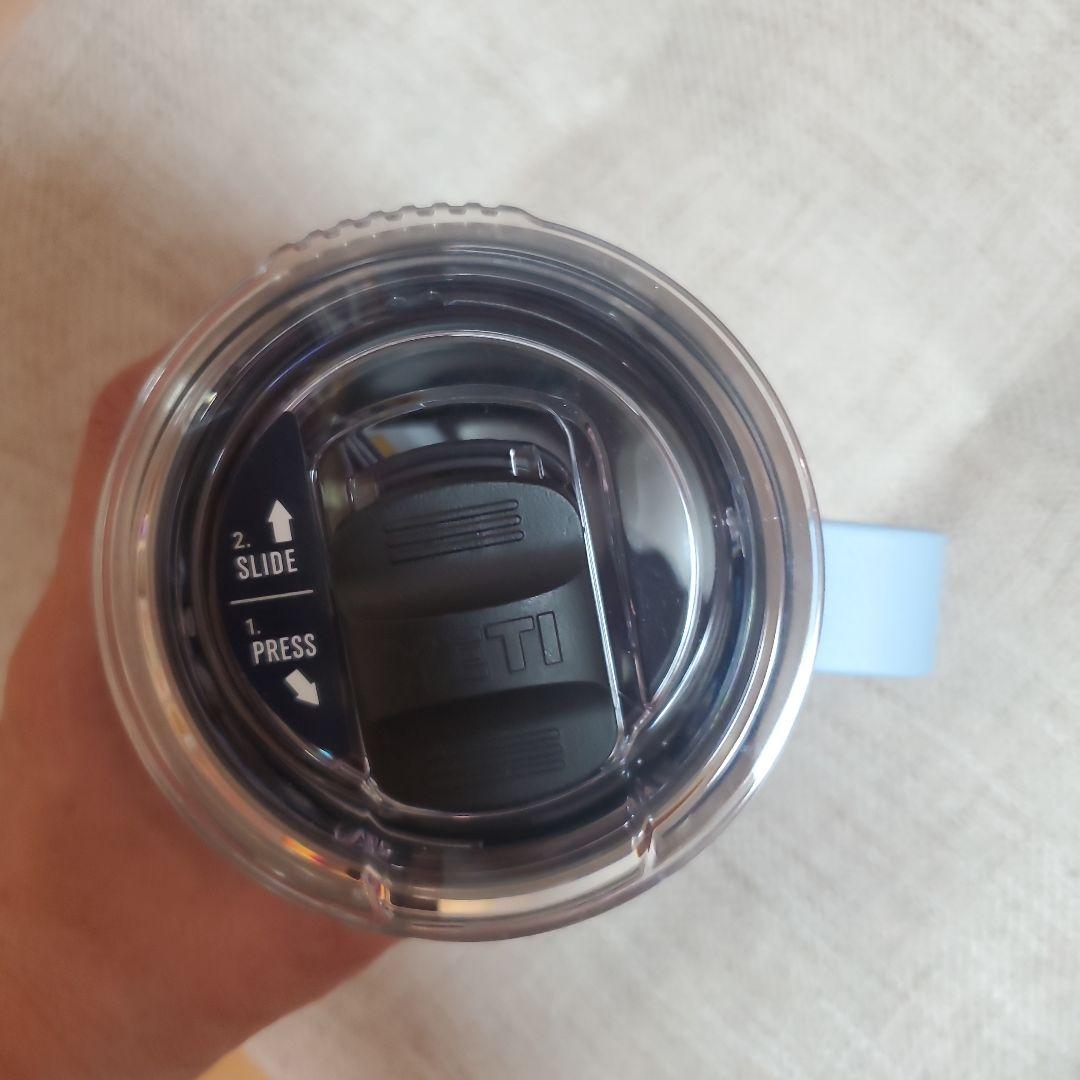 YETI Rambler 20 oz Travel Mugブルー水色