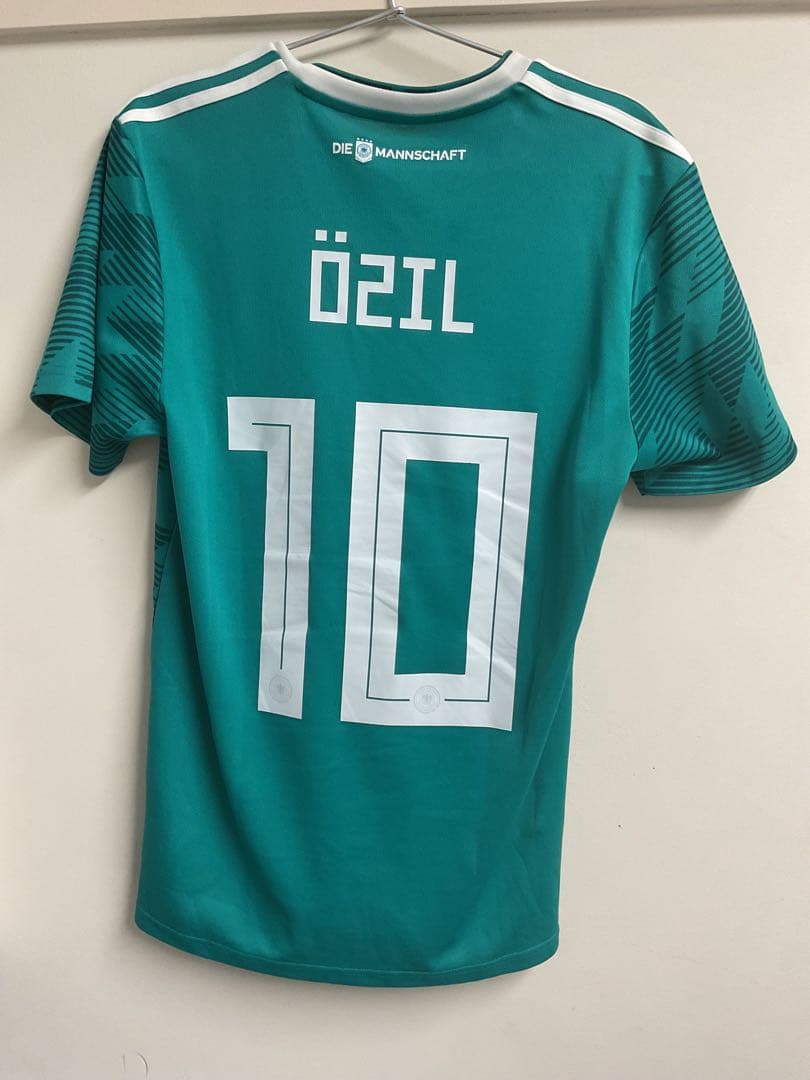 ドイツ代表 ユニフォーム　エジル　2018 away お値下げ可⭕️