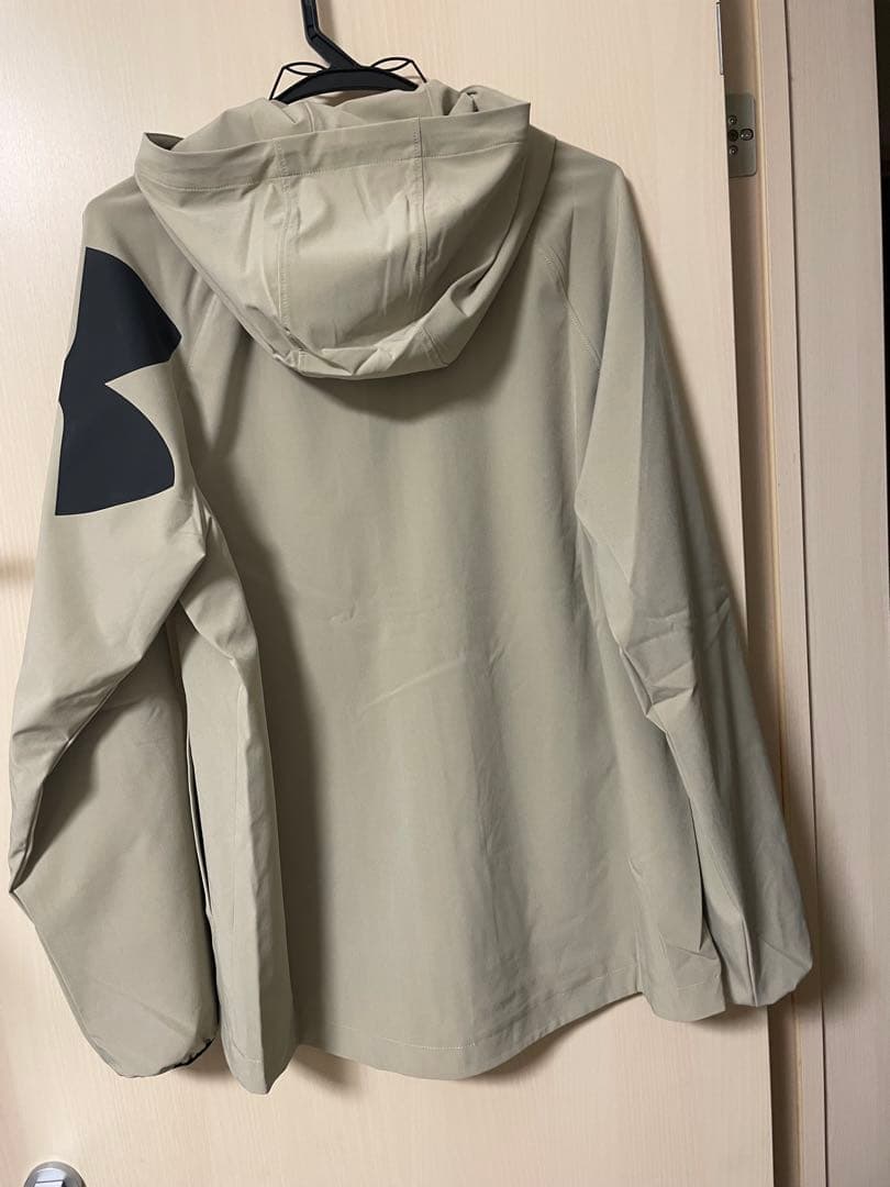 UNDER ARMOUR フード付きジャケット ベージュ
