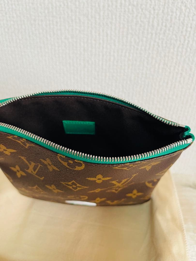 Louis Vuitton モノグラムポーチ