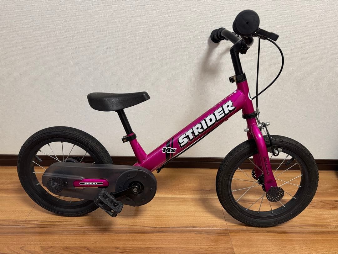 STRIDER ストライダー 14X フューシャピンク スタンド付き　箱付き