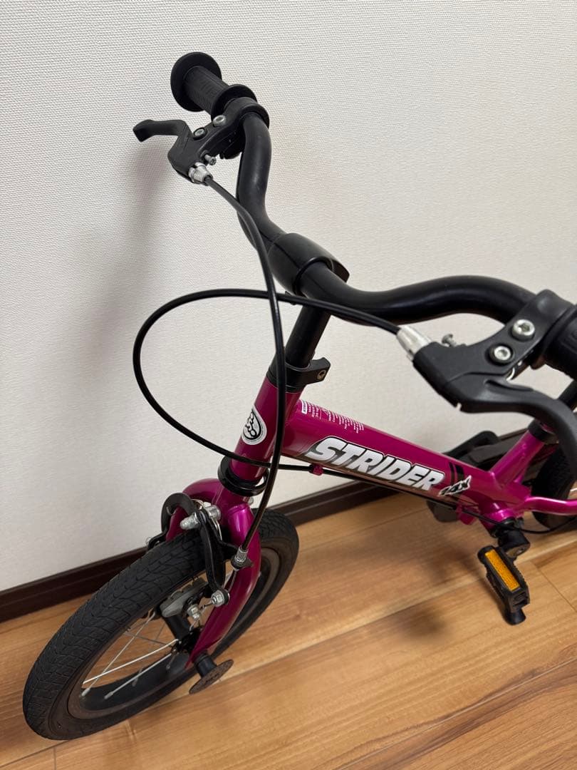 STRIDER ストライダー 14X フューシャピンク スタンド付き　箱付き