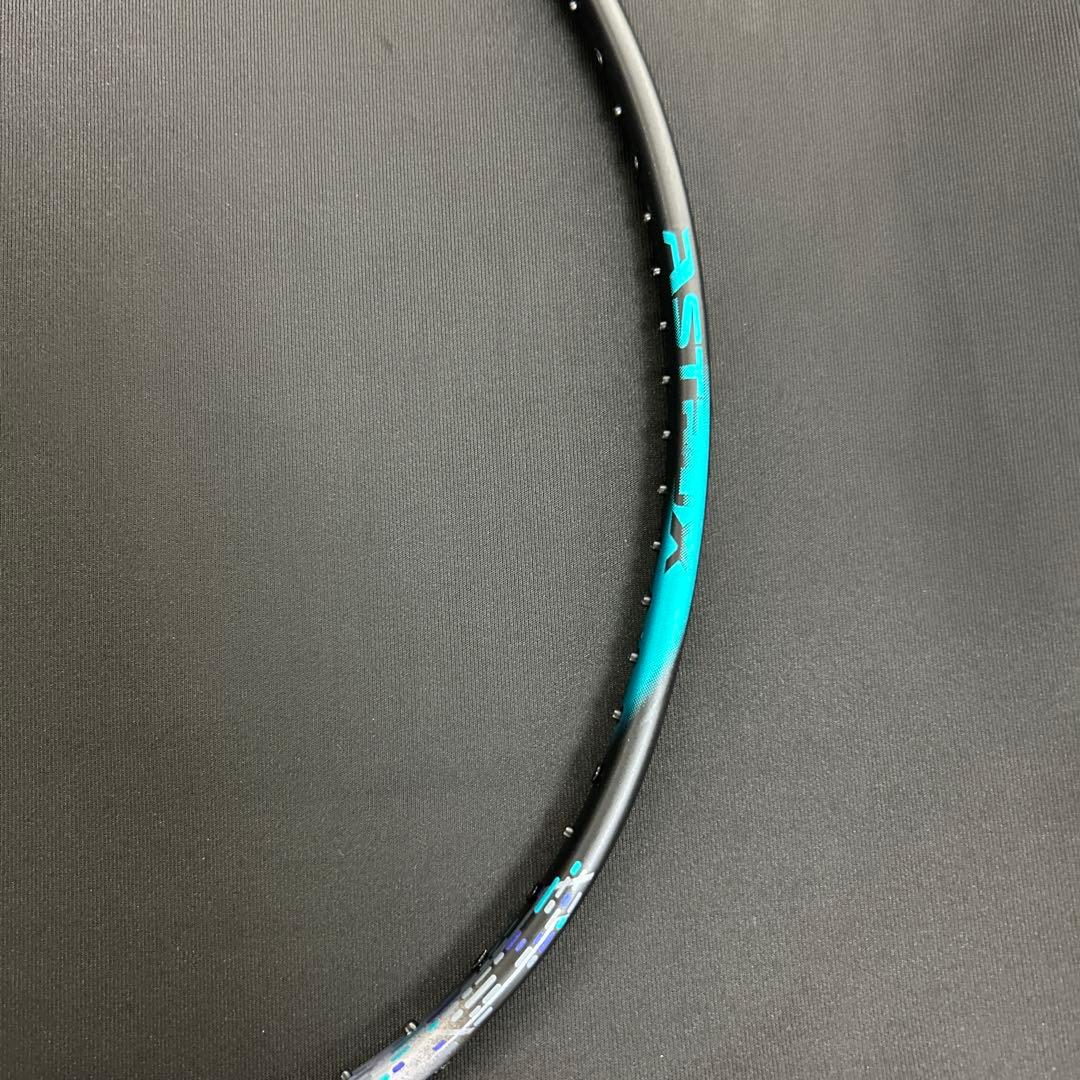 4ug6 アストロクス88Sプロ　新品未使用　ヨネックス　バドミントン
