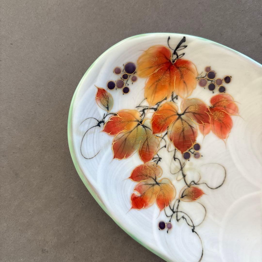 《ほぼ新品》美品【陶葊】京焼　清水焼　白掛彩草花　色絵付け　皿　山葡萄　陶あん