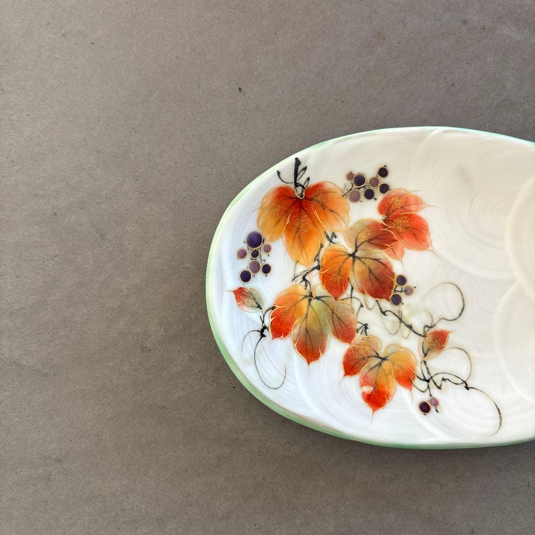 《ほぼ新品》美品【陶葊】京焼　清水焼　白掛彩草花　色絵付け　皿　山葡萄　陶あん