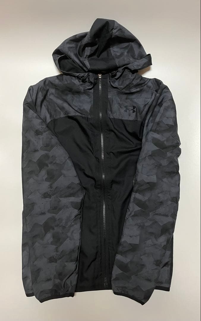Under Armour カモフラージュ ウィンドブレーカー