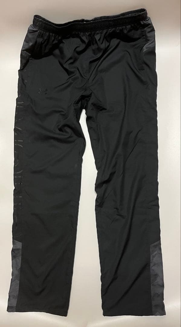 Under Armour カモフラージュ ウィンドブレーカー