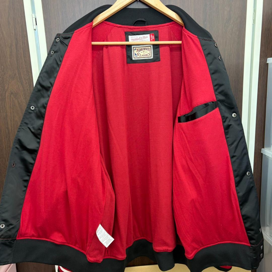 A3.Mitchell&Ness シカゴ・ブルズ サテンコーチジャケット 2XL